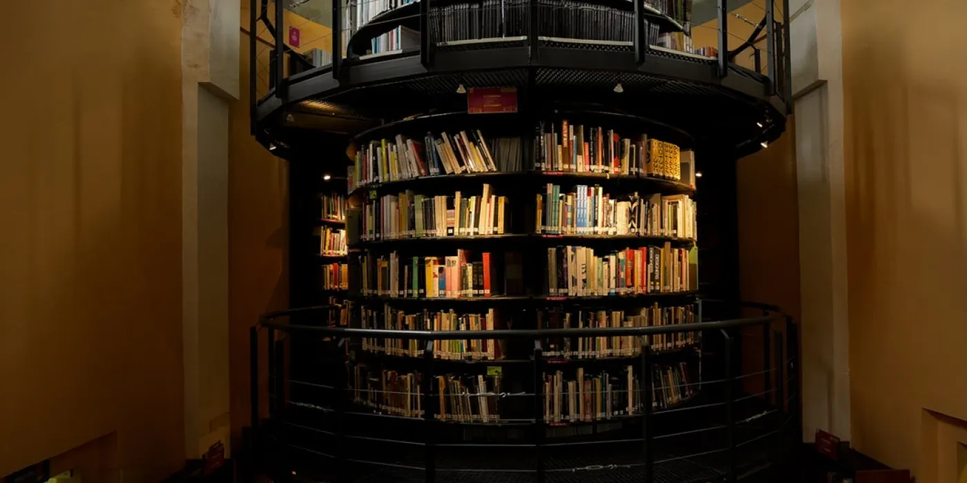Biblioteca-Uniandes2.webp